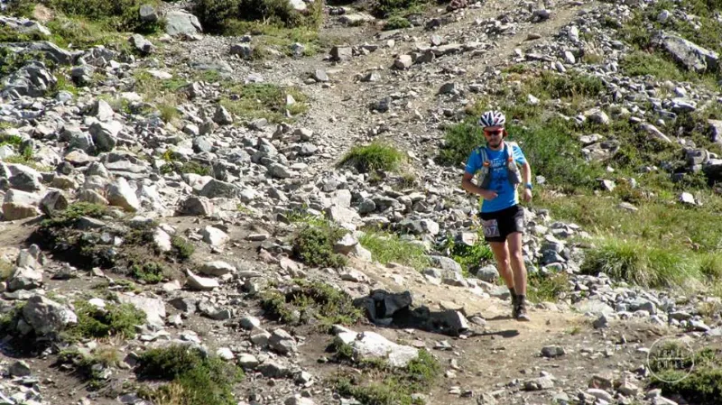 Bajando al Refugio López, con pose de corredor y todo. Foto: Matias Bull | TrailChile