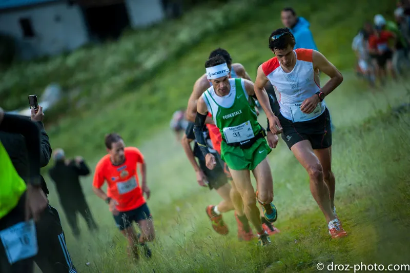 Uno de los tantos mano a mano con Kilian, en la Dolomites Skyrace.