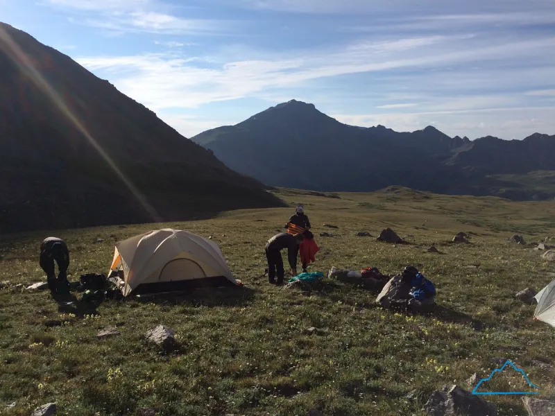 Ahora con sol y buen clima, el Camp en Elkhead Pass (4029 MSNM). Foto: Mauri Pagliacci | Trail Running Argentina