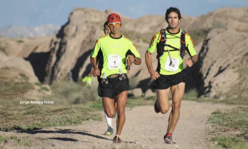 Compartiendo unos kilómetros con el ganador, Cristian Mohamed. Foto: Jorge Amaya.