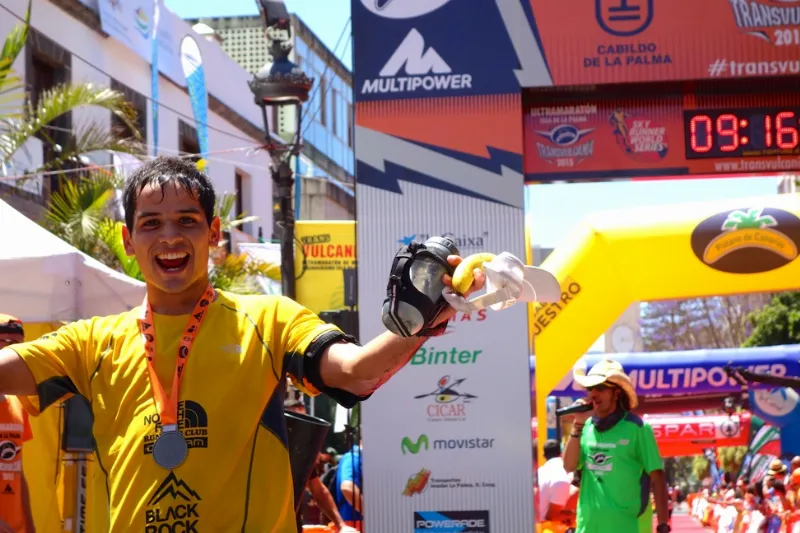 La alegría de llegar. Foto: Bryon Powell | iRunFar.com
