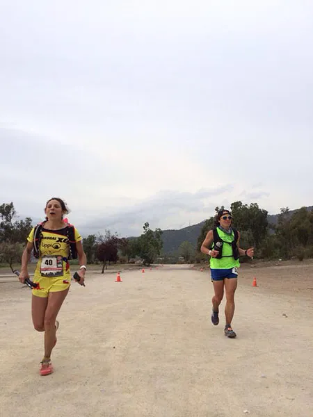 Llegando al KM 80 con Vero Bravo. Foto: Araceli Paz | TrailChile 