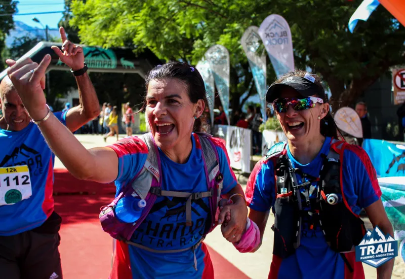 Felices, no? La llegada de Tania Diaz y Adriana Vargas, Campeonas Nacionales de UltraTrail 2017. Foto: Juliana Medori | Trail Running Argentina