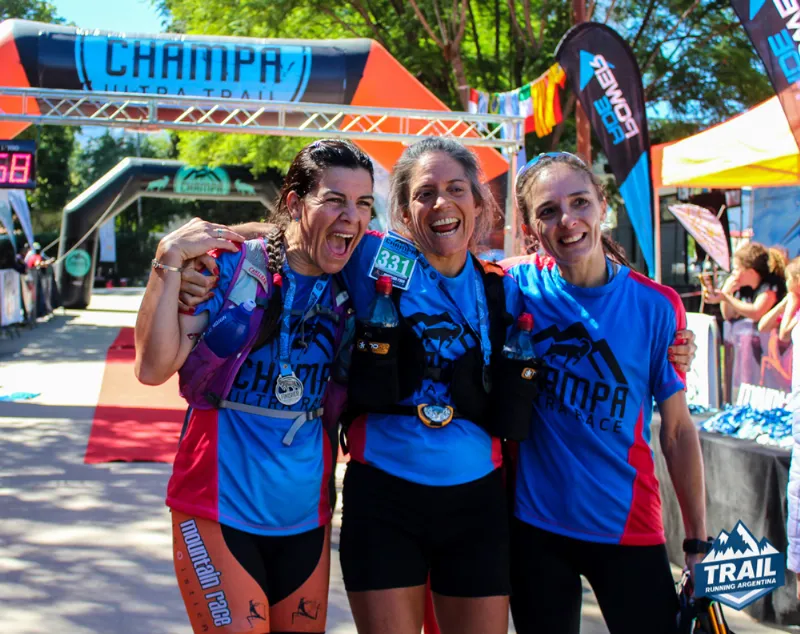 Tania Diaz, Belen Barrera y Adriana Vargas, el podio del Campeonato Nacional de UltraTrail 2017. Foto: Juliana Medori | Trail Running Argentina