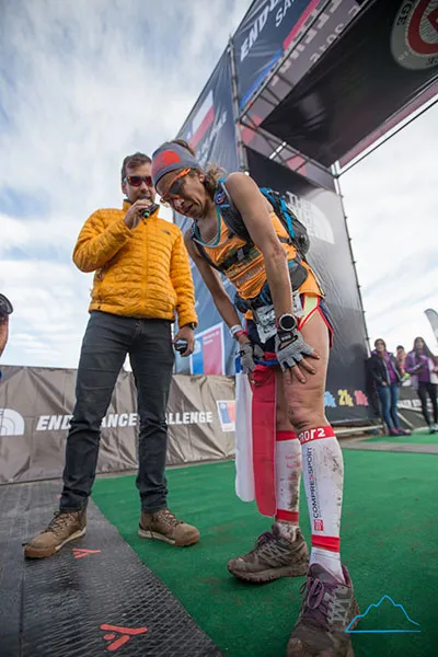 Emocionada hasta las lagrimas tras cortar cinta, la eterna Marlene Flores. Foto: Rodrigo Lizama | Trail Running Argentina
