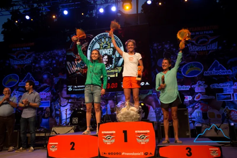 Nuestras ganadoras del día: 2. Anna Comet, 1. Emelie Forsberg, 3. Myriam Guillot. Foto: Rodrigo Lizama | Trail Running Argentina.