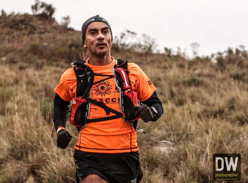 Daniel Simbron rumbo al triunfo en los 63k. PH: Diego Winitzky