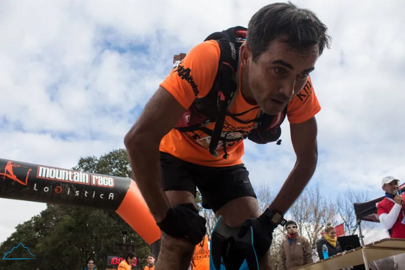 Triunfo para Daniel Simbron, dejo todo en las sierras. Foto: Rodrigo Lizama | Trail Running Argentina